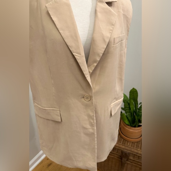 📌 Open Edit Oversized Vest – Size Small – Shoulder Pads – Neutral Tan – EUC - Picture 3 of 8